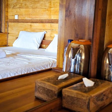 Malibu Huts Hotel Semaya Exterior foto