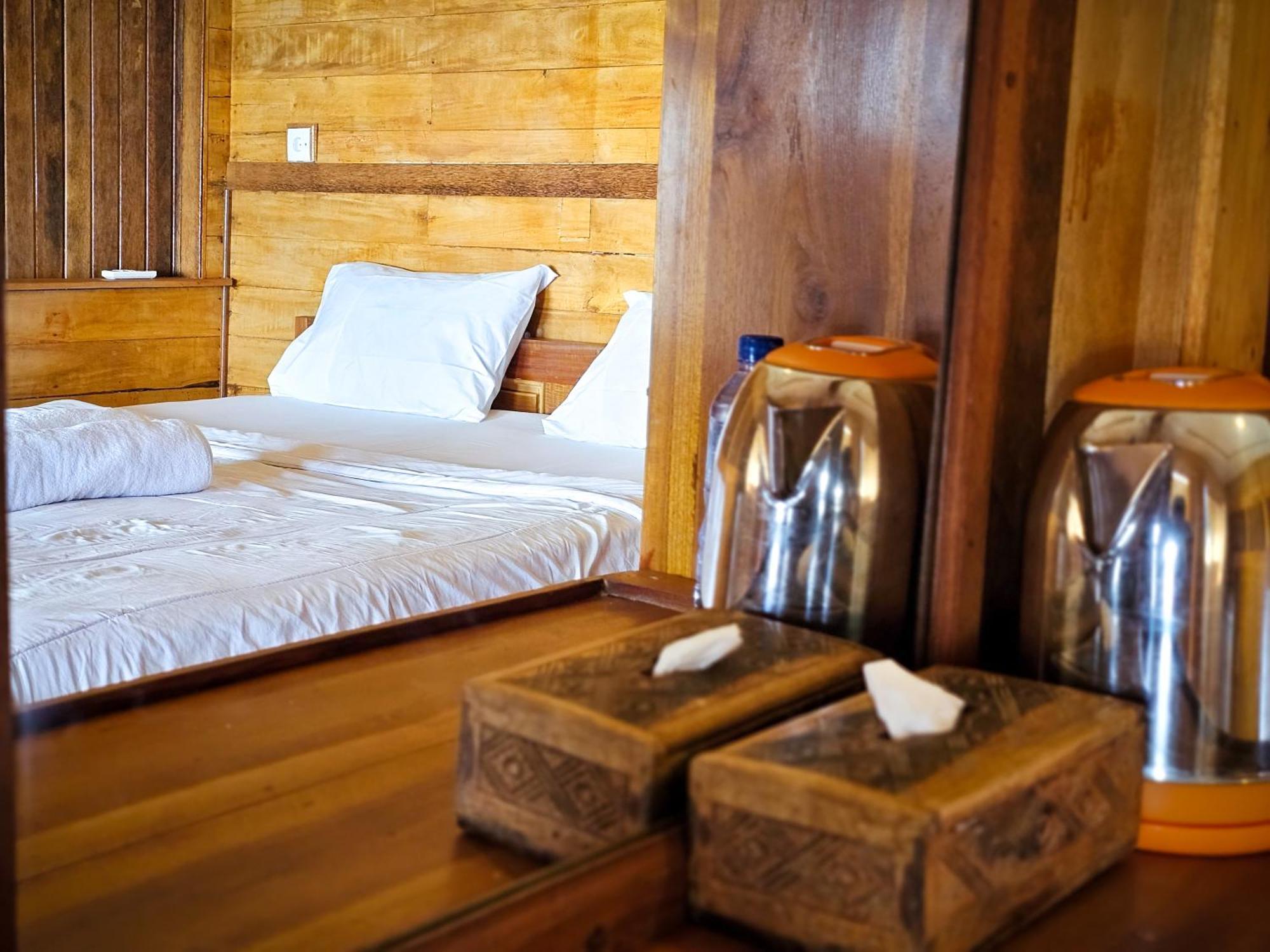Malibu Huts Hotel Semaya Exterior foto